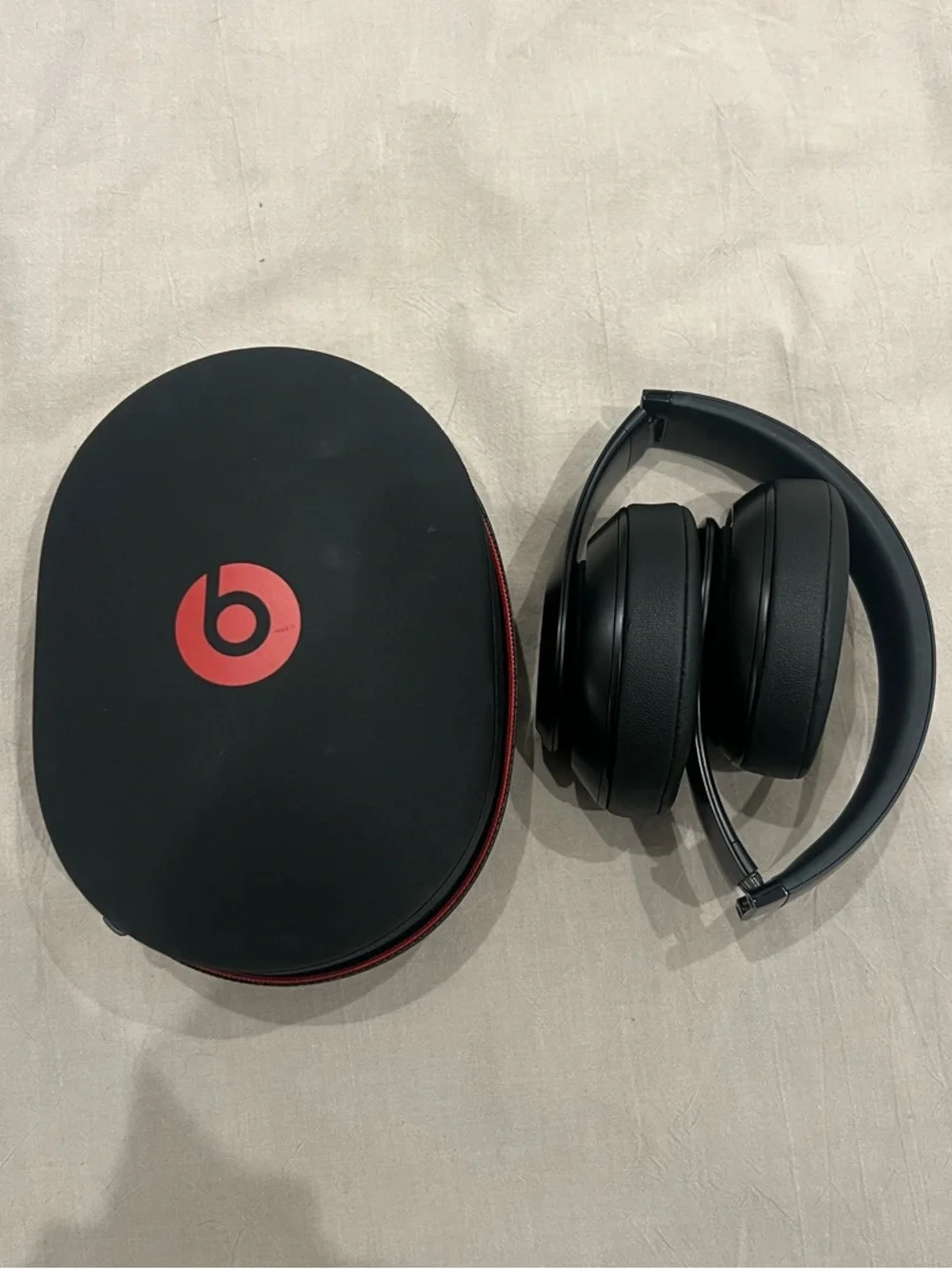 Beats Studio3 Wireless Noise Cancelling Headphones - Picture 4 of 10